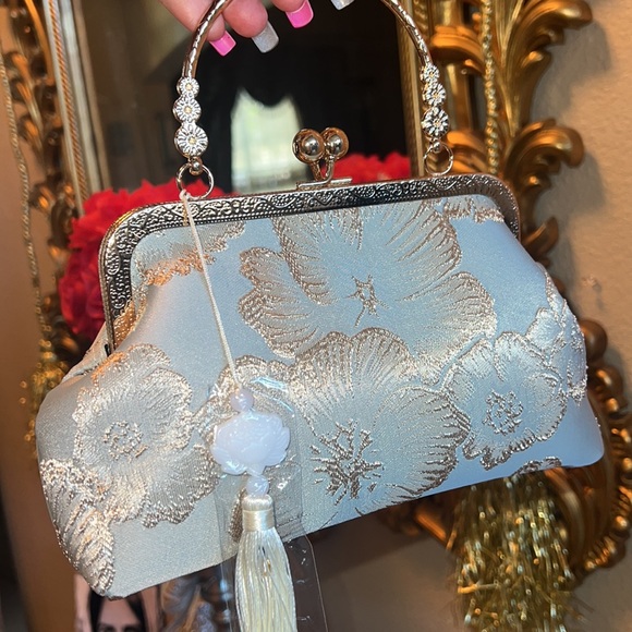 NIP Floral Pattern Evening Clutch Bag with Buckle Closure - Fabric Shoul… - Picture 6 of 7